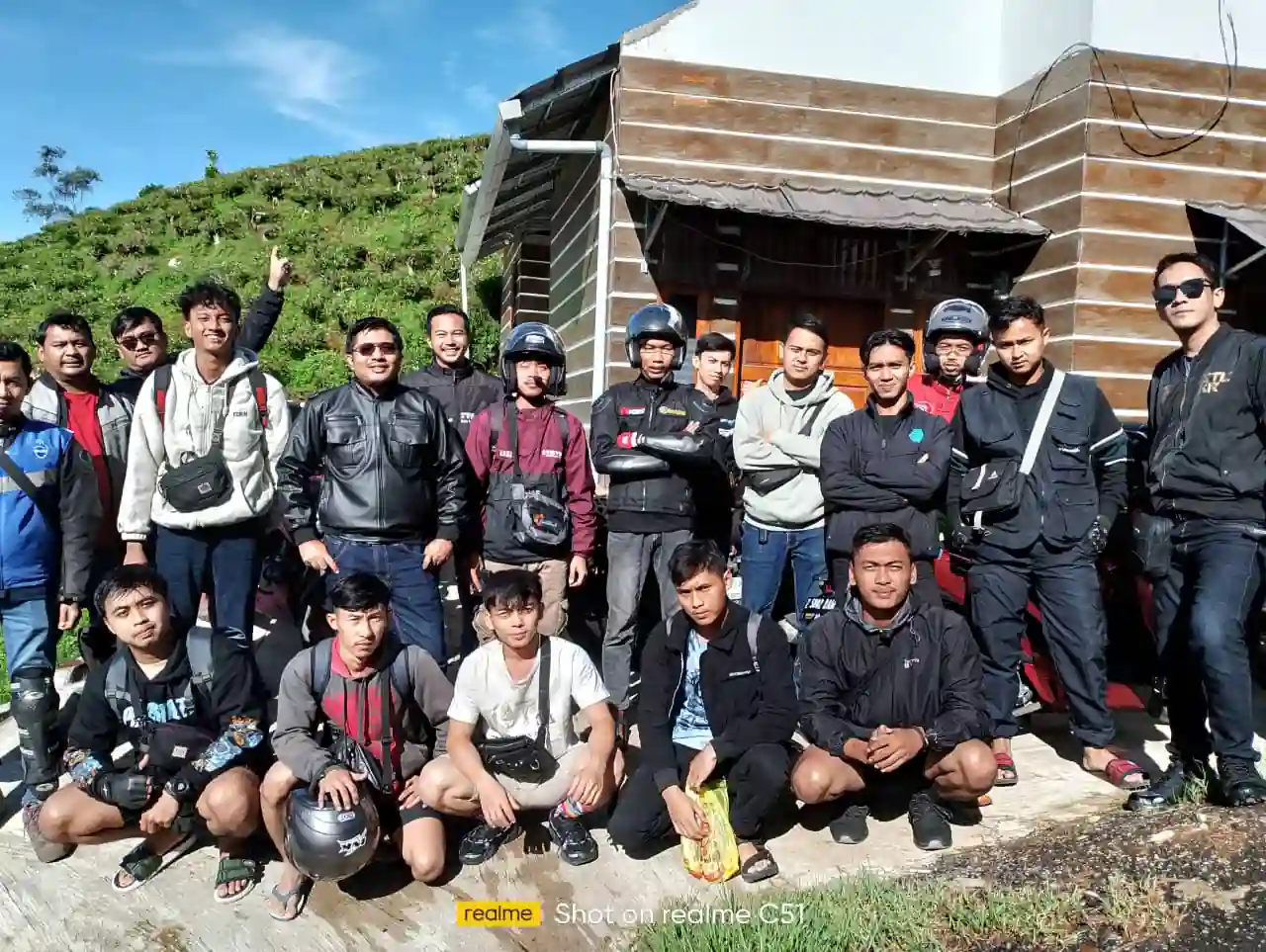 Rombongan Kantor PT Maju Bersama